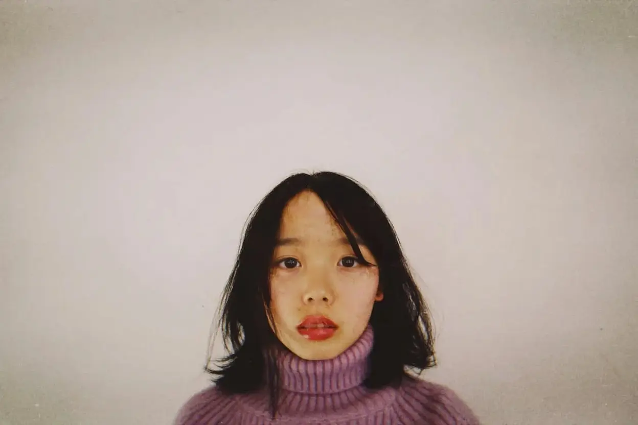 Remove the snow from her face